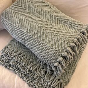 Pottery Barn Porcelain Blue Grand Chenille Throw Blanket 50”x70”